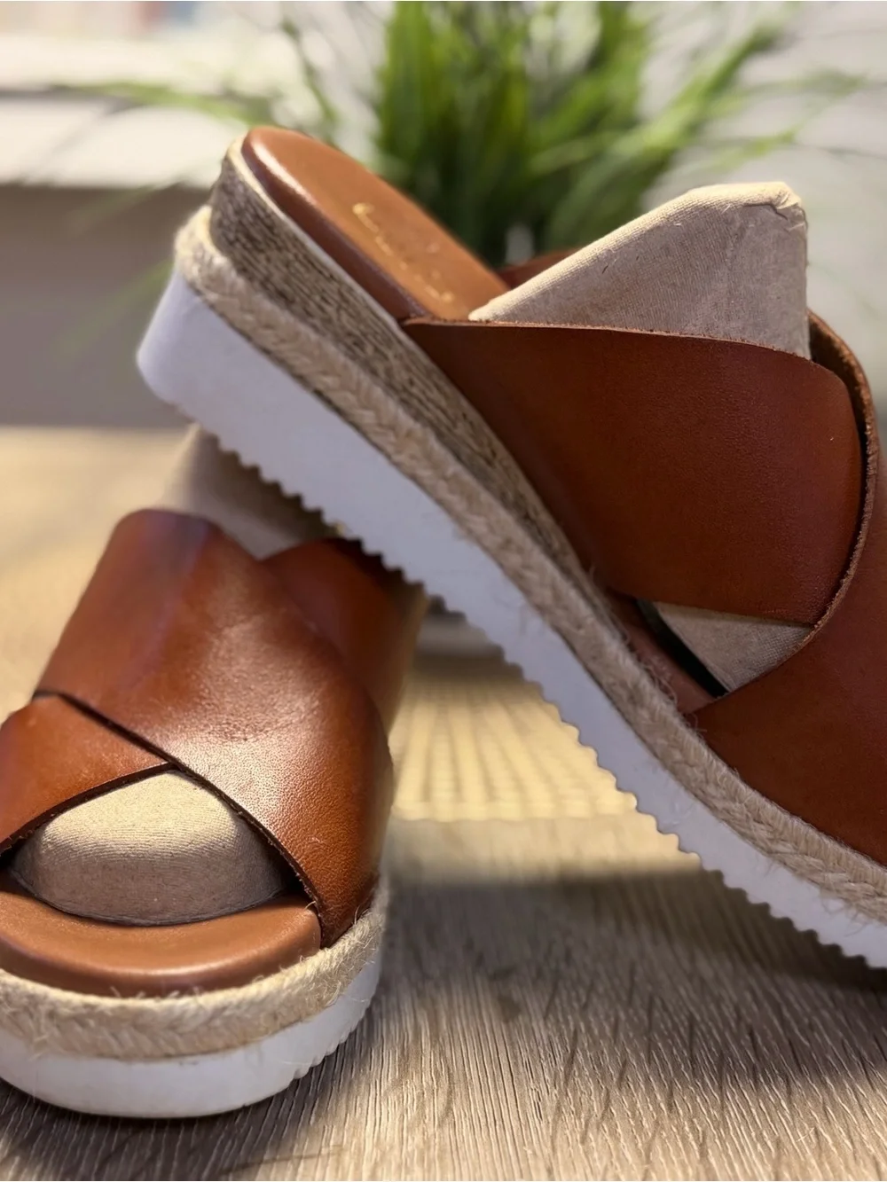 Bertuchi Spain Leather Cross-Band Wedge Sandals Womens Size 8 Brown Slide Mules